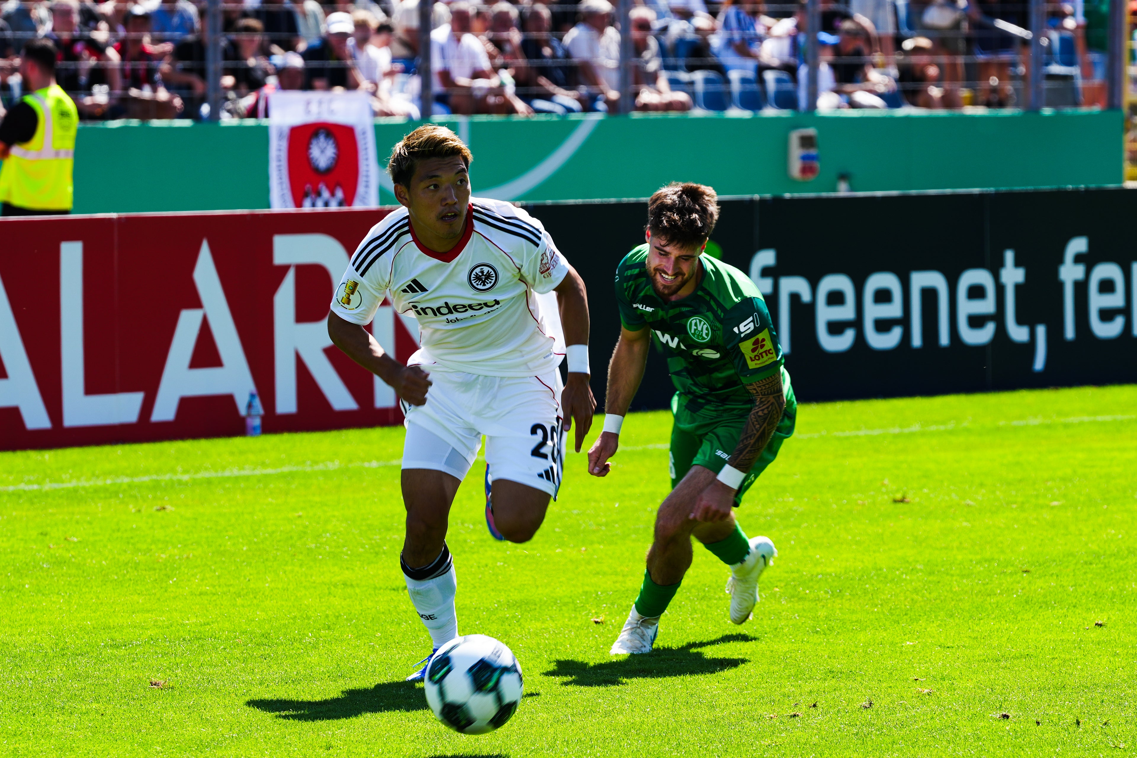 Sportfotograf-erstellt-Highlight-Video-Top-Bilder-Fussballer-Action