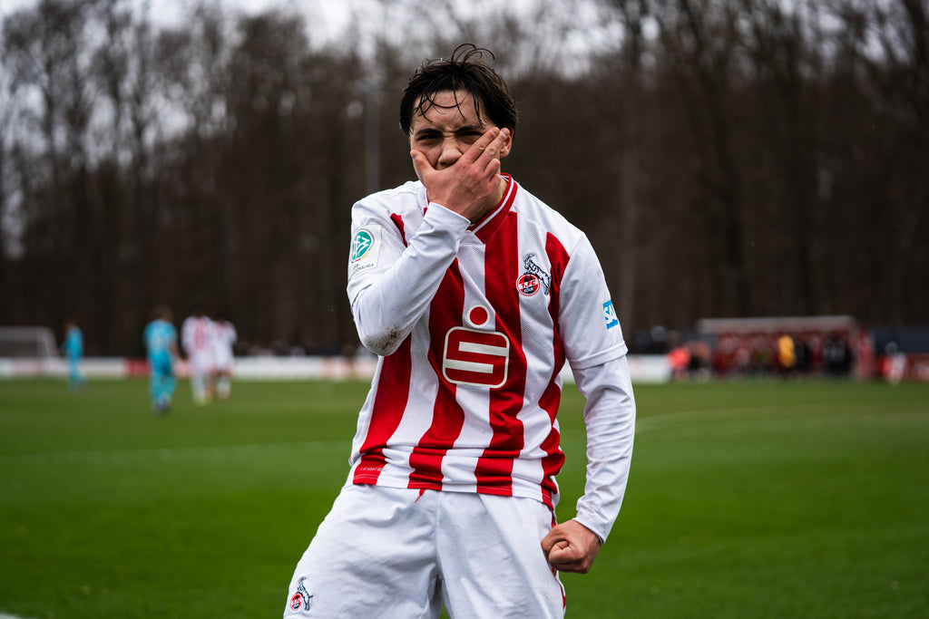 Sportfotograf-erstellt-Top-Bilder-Fussballer-Action